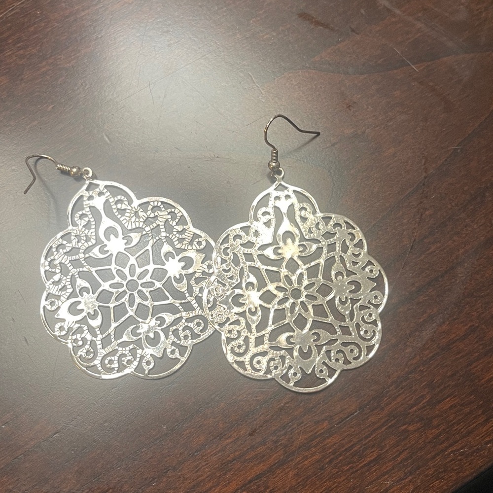 Elegant Silver Filigree Earrings